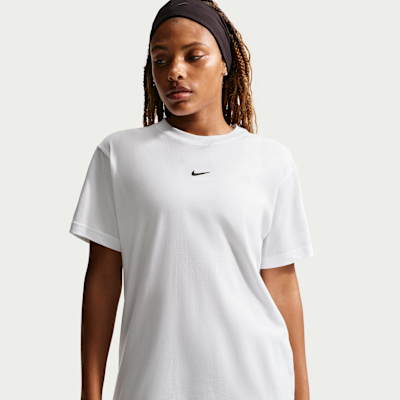 Nike Sportswear Classic Women's Oversized T-Shirt. Nike.com